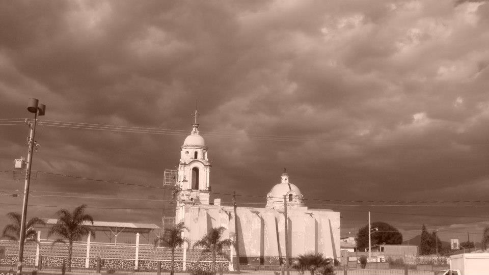 nubarrones sobre iglesia_Daniel_David_Rivera_Mercado