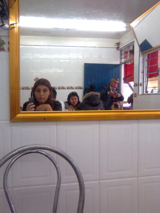 Fabiola_a_traves_espejo_Fabiola_Fuentes Chavarria