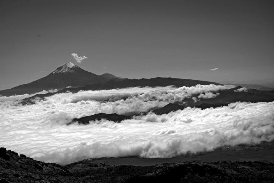 Oleaje de nubes bajo el Pico de Orizaba_Bulmaro_Bazaldúa_Baldo