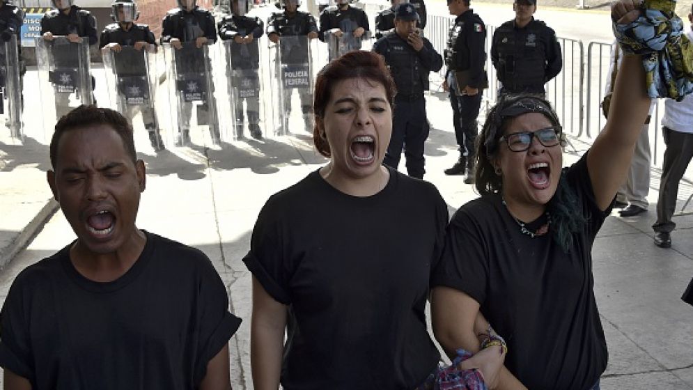 estudiantes-protestan-en-la-cumbre_Iberoamericana