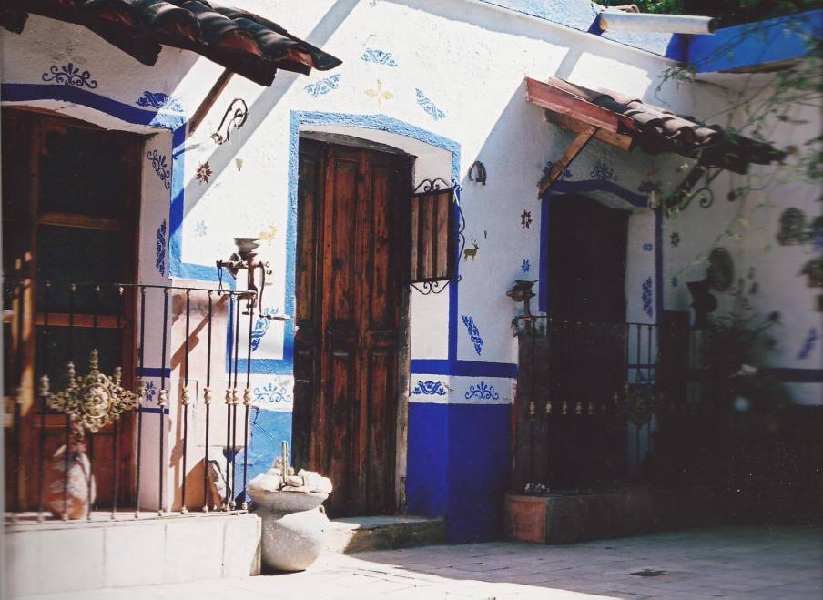 Asomo de azul_Luis_Armas_Bravo