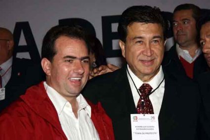 XALAPA, Ver.- Este medio dá, la ex alcaldesa Guadalupe Porres David rindió protesta como nueva dirigente de la CNOP estatal en sustitución de Alejandro Montano Guzmán, en el evento estuvieron presentes el dirigente del PRI Estatal Eric Lagos Hernández, los candidatos al Senado José Yúnes Zorrilla y Héctor Yúnes Landa, el sub secretario de gobierno Tomás Carrillo y la alcaldesa Elizabeth Morales entre otros; el salón estuvo repleto de la crema y nata priísta, además de cientos de militantes y simpatizantes del tricolor.FOTOJAROCHA.COM/Victor Hugo Moreno